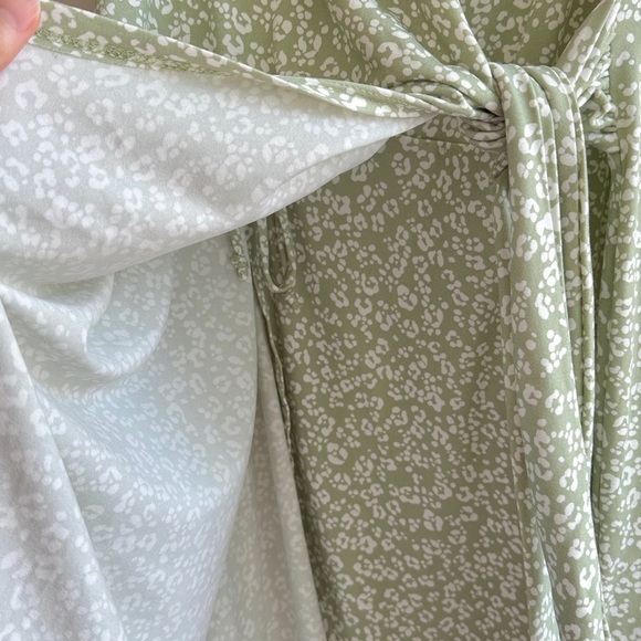 nine britton Green and White Animal Print Stretch Wrap Dress, Size Large - Picture 12 of 16